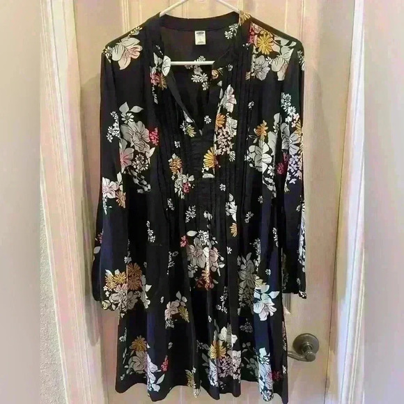 Old Navy tunic style dress. Very flattering and comfortable! Size Large. - Picture 4 of 4